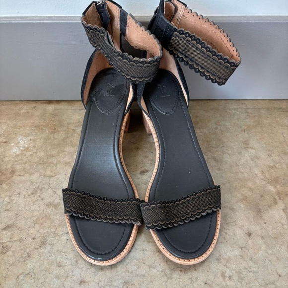 Frye Brielle Scallop Back Zip Ankle Strap Heeled Sandal Size 10 - Picture 1 of 10